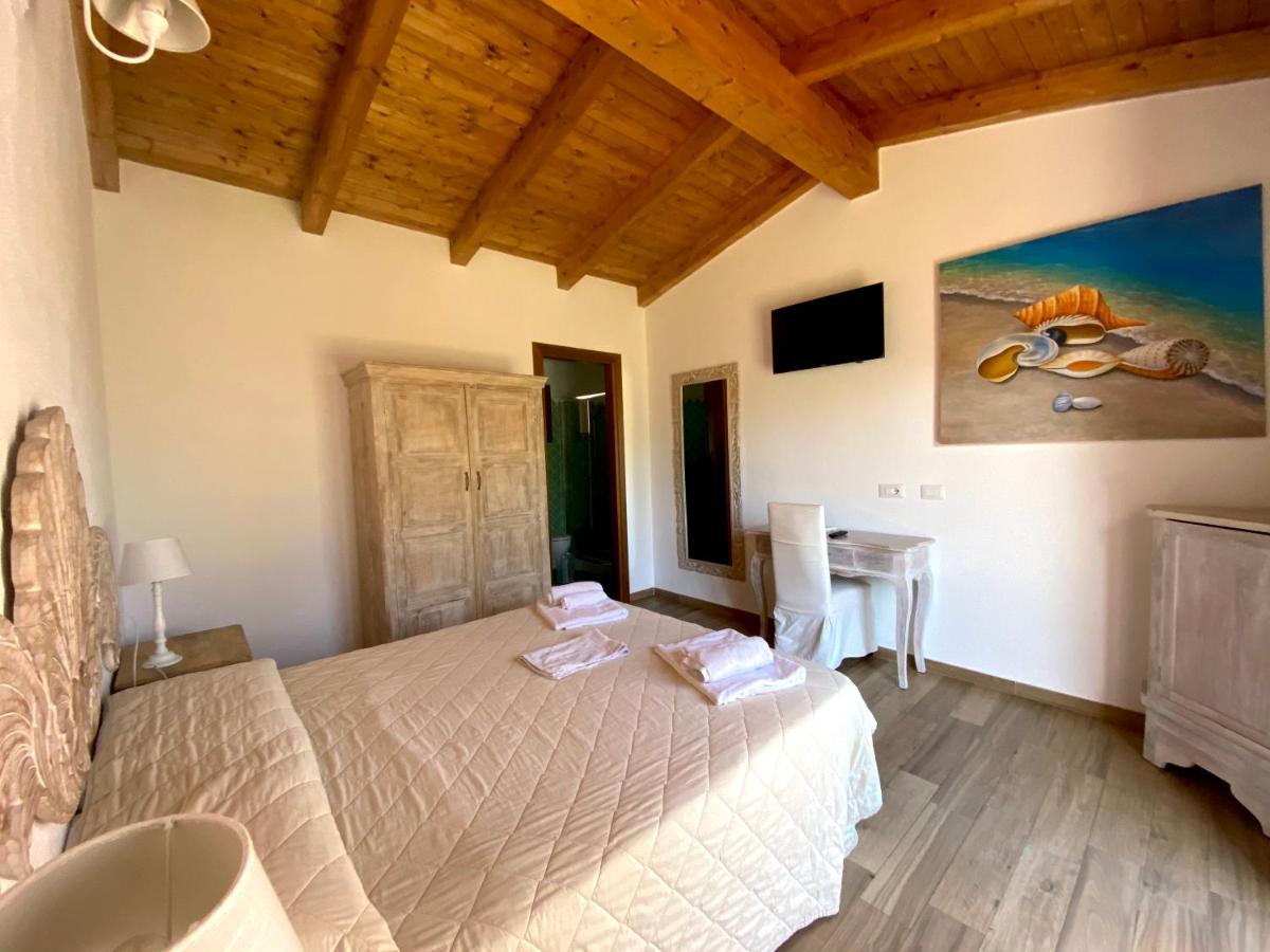 Quadrifoglio Affittacamere San Teodoro  Bagian luar foto