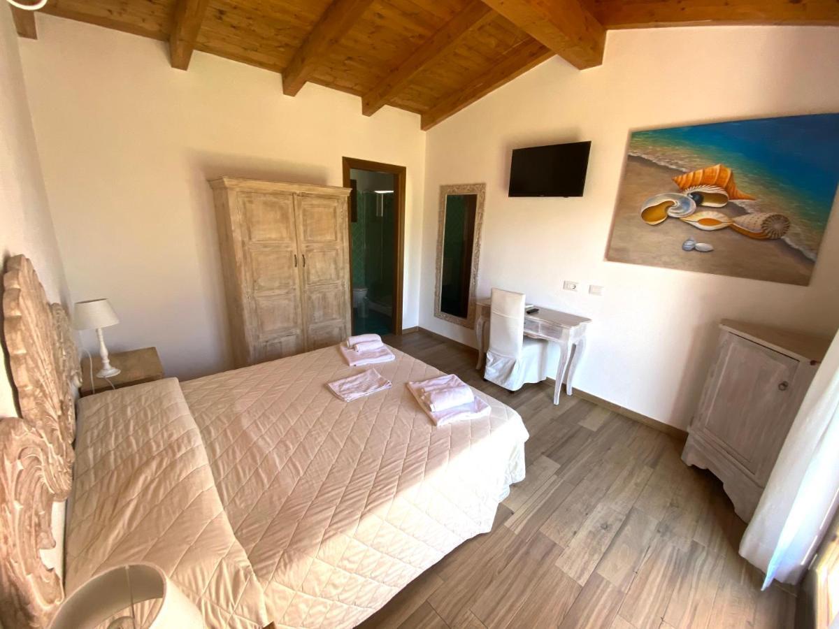 Quadrifoglio Affittacamere San Teodoro  Bagian luar foto